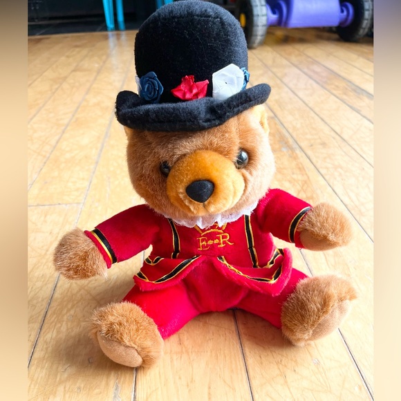 Whitehill Limited Other - Whitehill Limited Vintage 90s Beefeater Palace Tower of London Guard Bear Plush